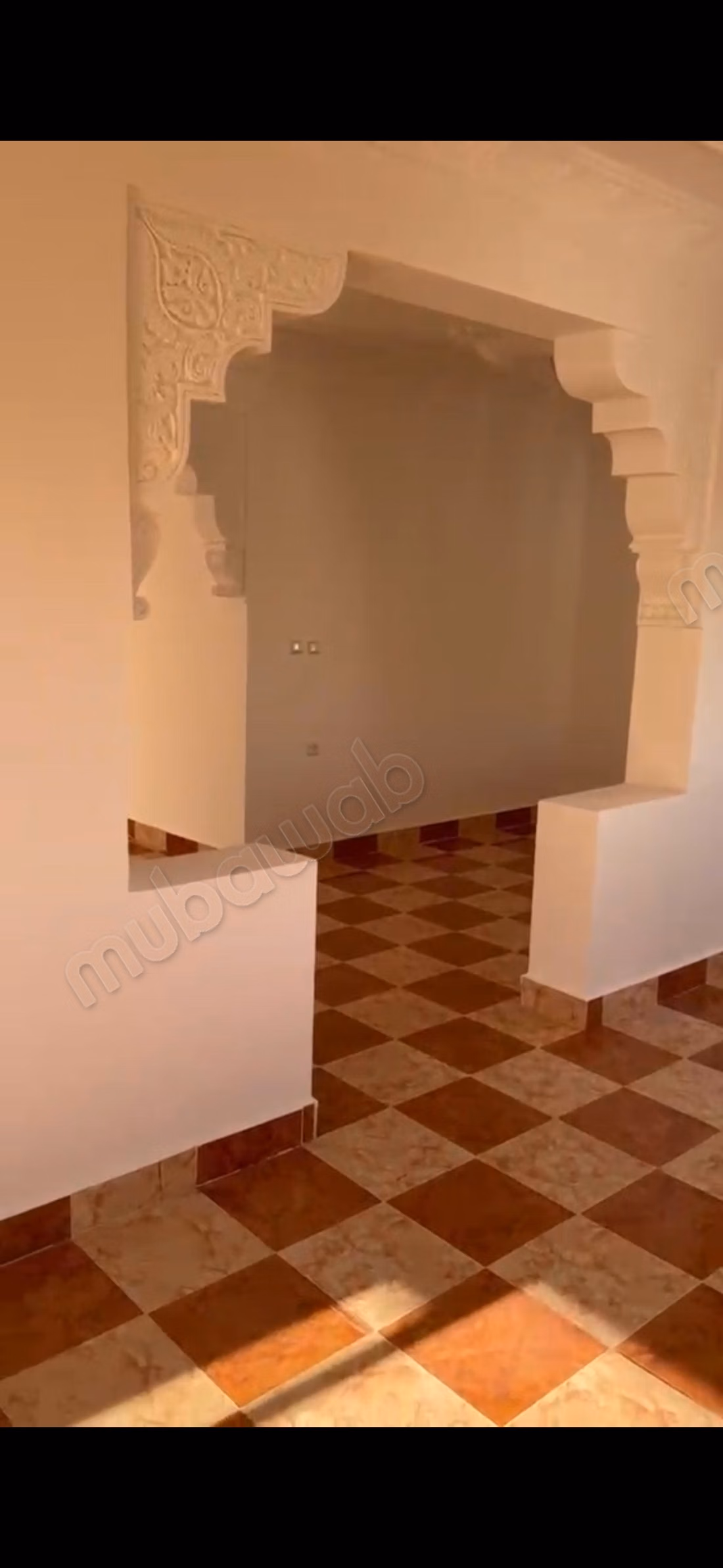 Maison de haut standing à vendre à Route Nationale Assilah.
Surface totale 282 m².
Parking et jardin