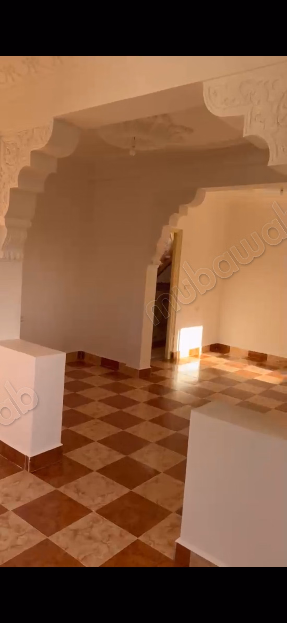 Maison de haut standing à vendre à Route Nationale Assilah.
Surface totale 282 m².
Parking et jardin
