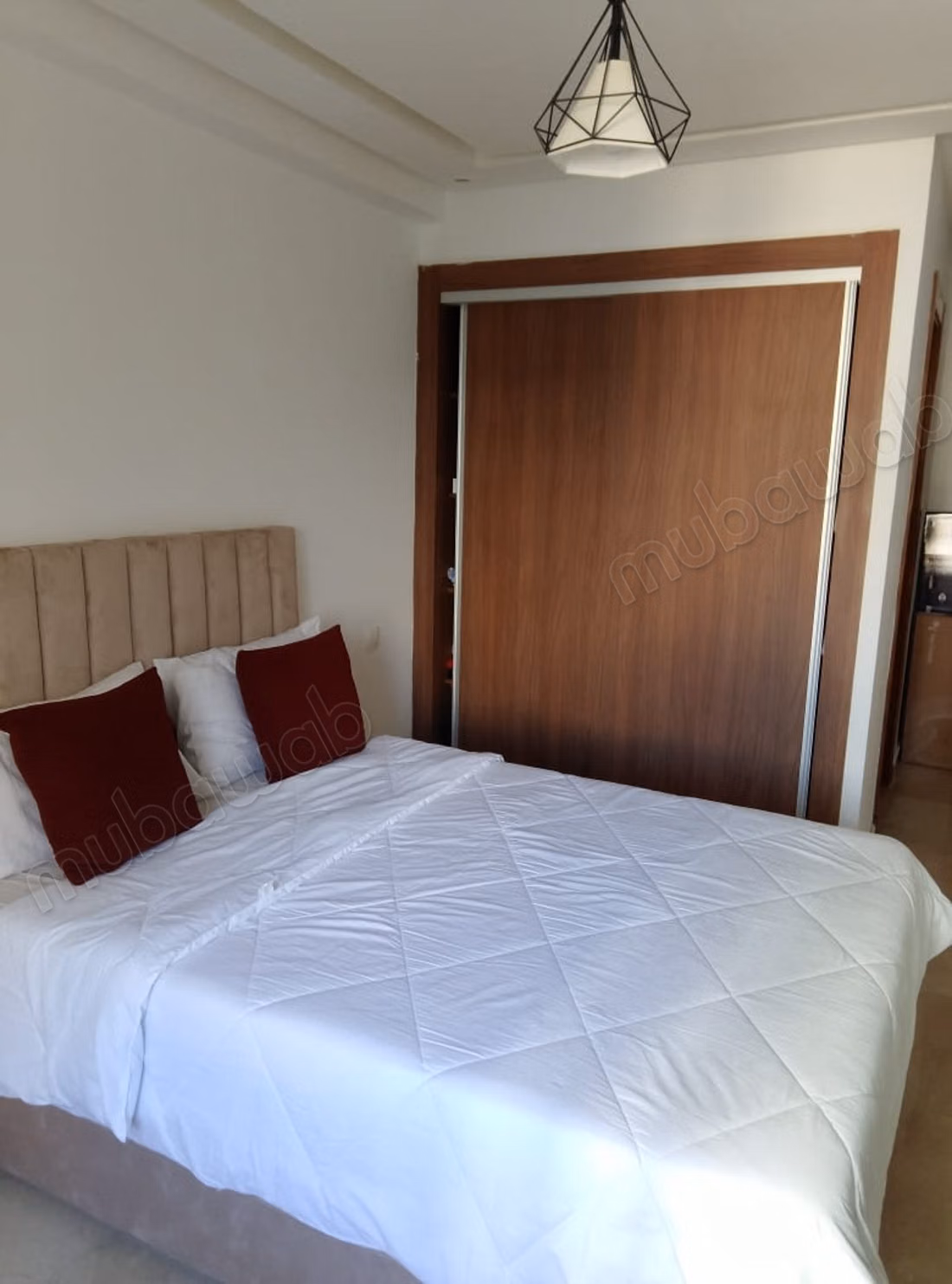 Vente d'un bel appartement à Aïn Sebaâ. 2 chambres agréables. Salon en U, sécurité