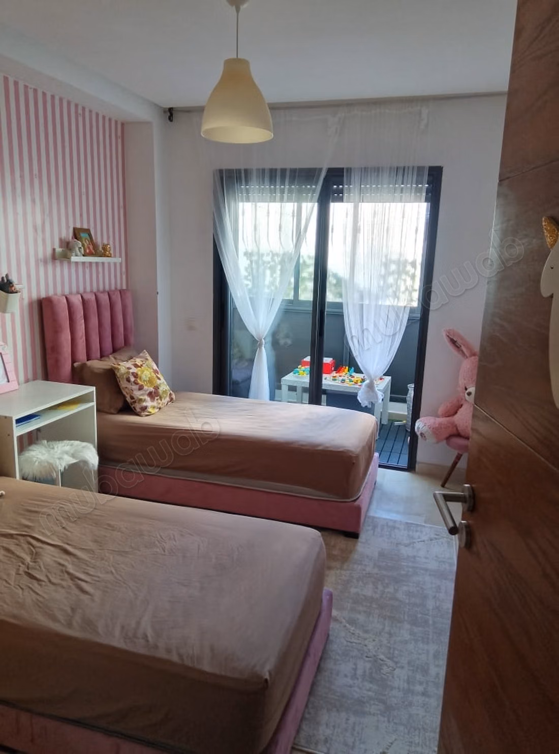 Vente d'un bel appartement à Aïn Sebaâ. 2 chambres agréables. Salon en U, sécurité