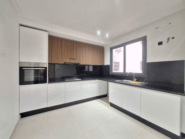 Apartamento en alquiler en Hivernage. Superficie 117 m². Servicio de conserjería, hermosa piscina