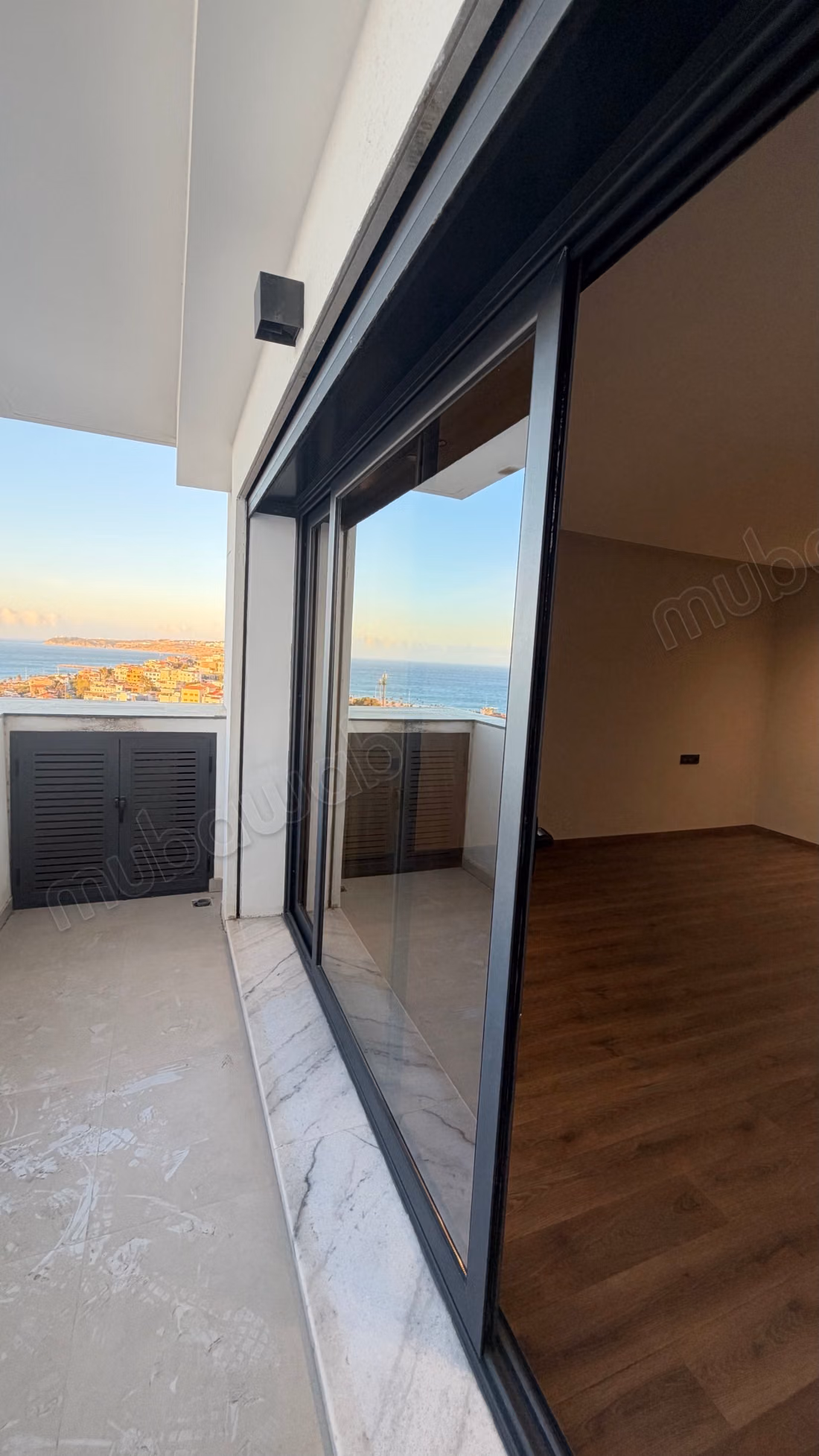 A Louer: DUPLEX vide avec une vue imprenable sur mer et piscine