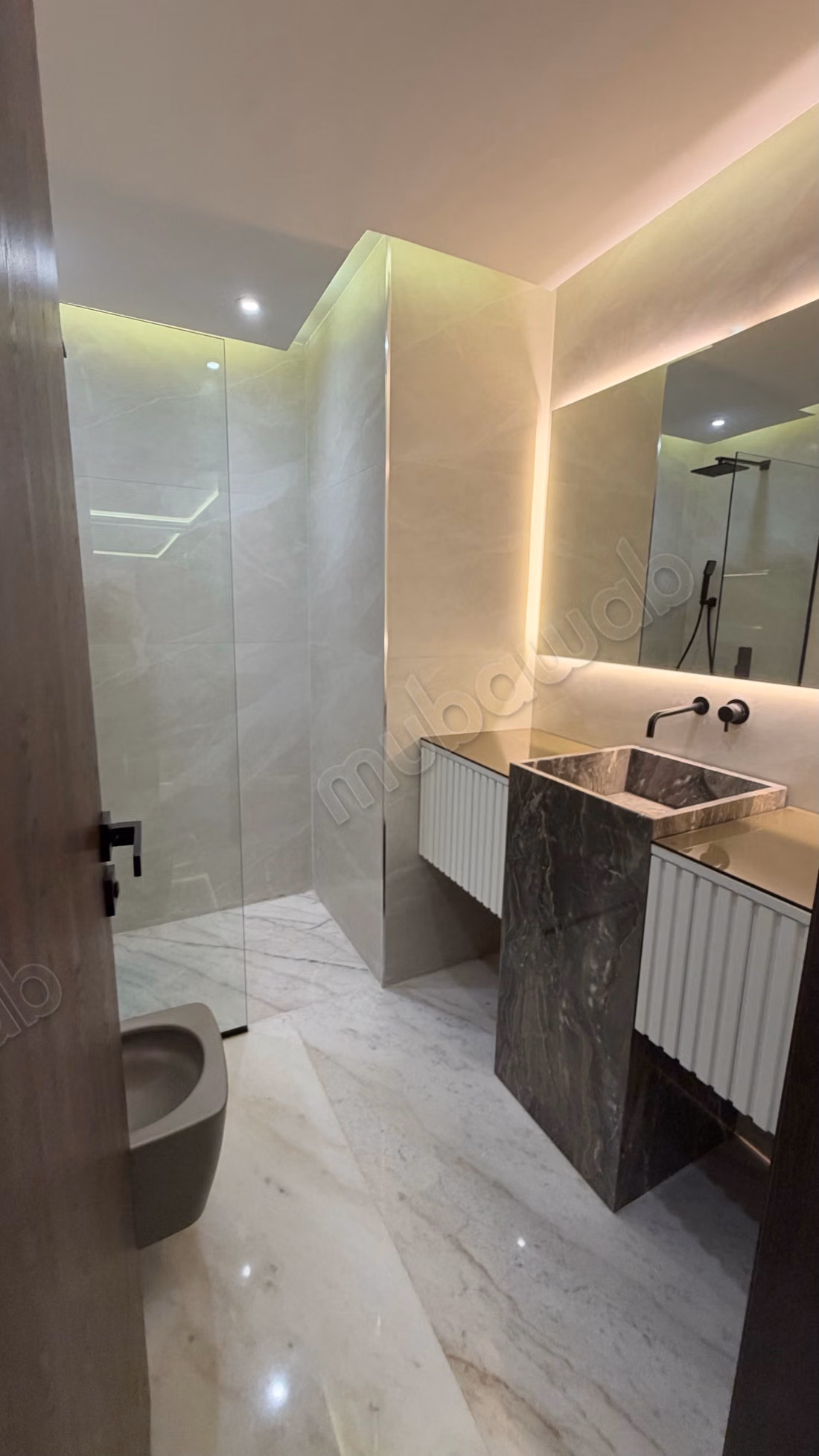 A Louer: DUPLEX vide avec une vue imprenable sur mer et piscine