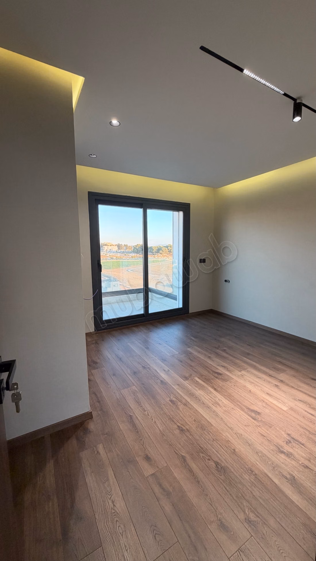 A Louer: DUPLEX vide avec une vue imprenable sur mer et piscine