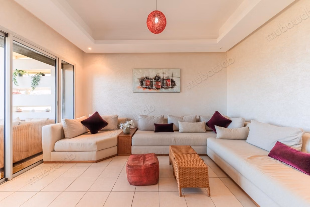 Appartement en location à Plage Oued Cherrat. 
Surface totale 90 m². 
Résidence avec piscine
