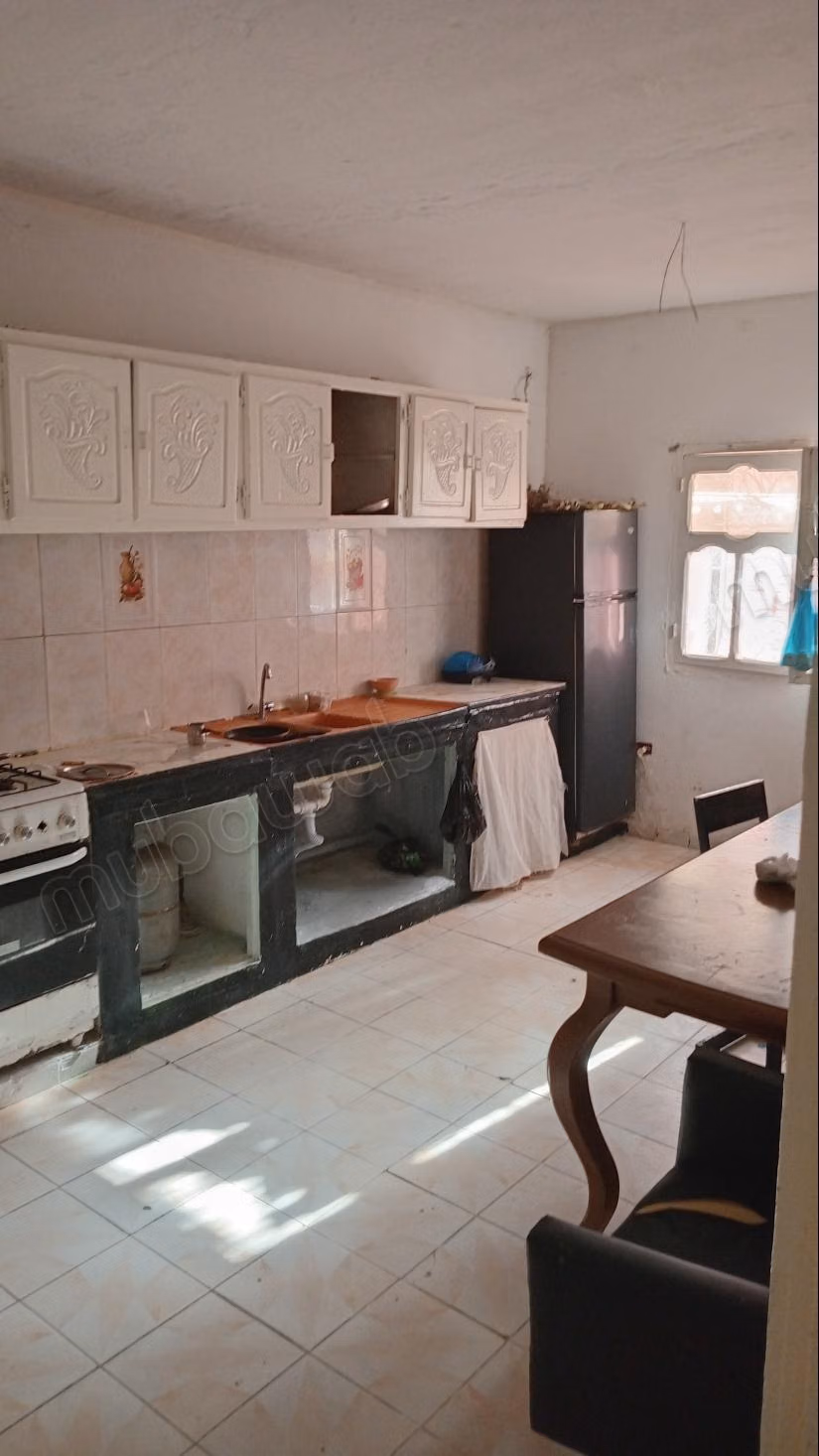 Maison à la vente à El Agba.
Surface de 175 m².
Espace vert