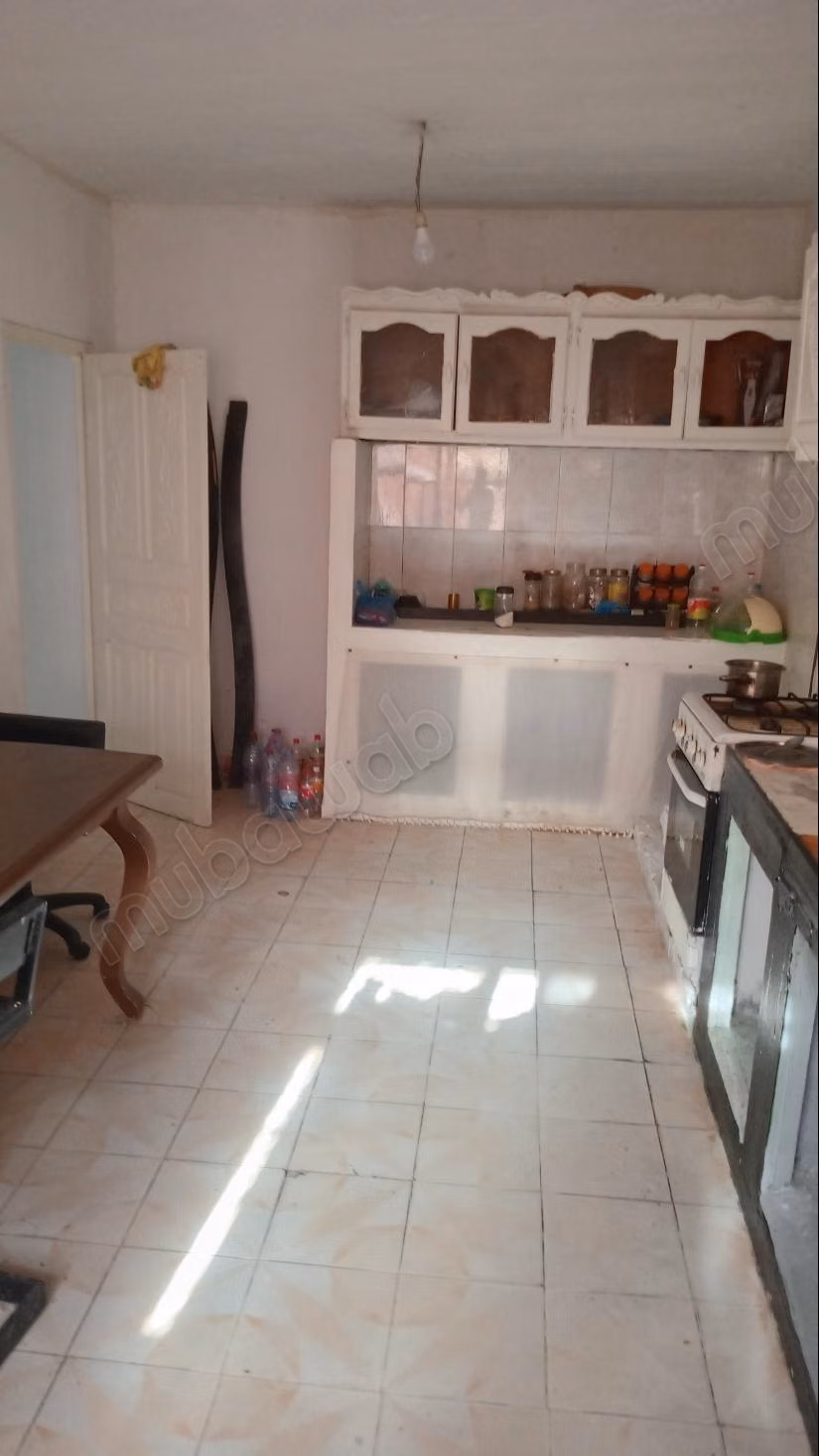 Maison à la vente à El Agba.
Surface de 175 m².
Espace vert