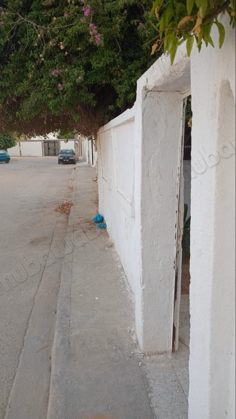 Maison à la vente à El Agba.
Surface de 175 m².
Espace vert