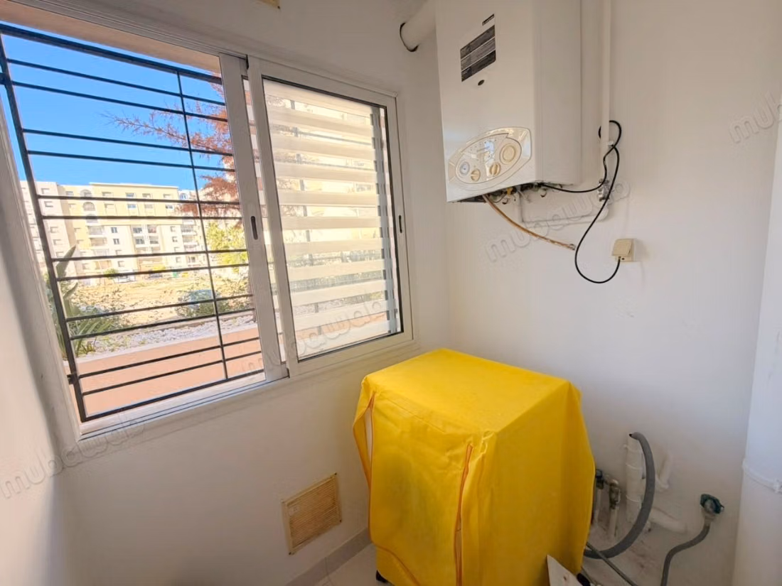 S1 meublé avec terrasse à cité les palmeraies