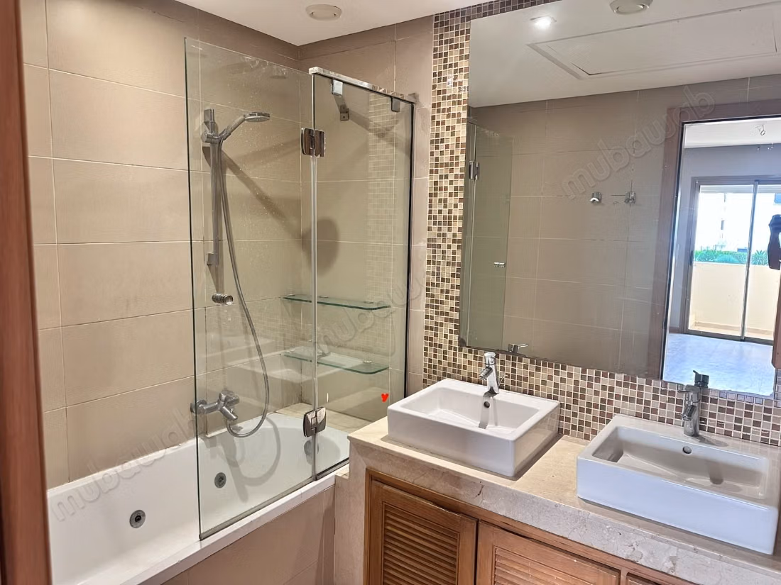 Appartement vide à prestigia 
Surface de 160 m²