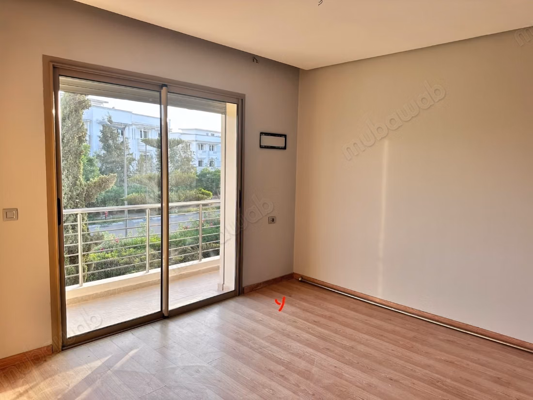 Appartement vide à prestigia 
Surface de 160 m²