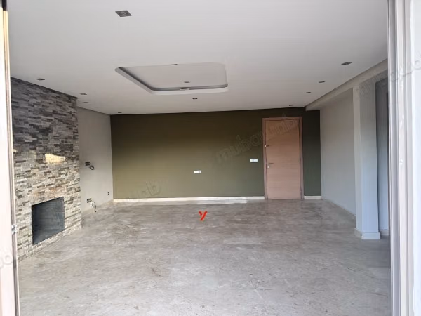 Appartement vide à prestigia 
Surface de 160 m²