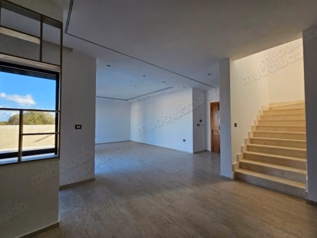 Villa di alta classe in vendita ad Aghir. Superficie totale 210 m². Piscina e aria condizionata