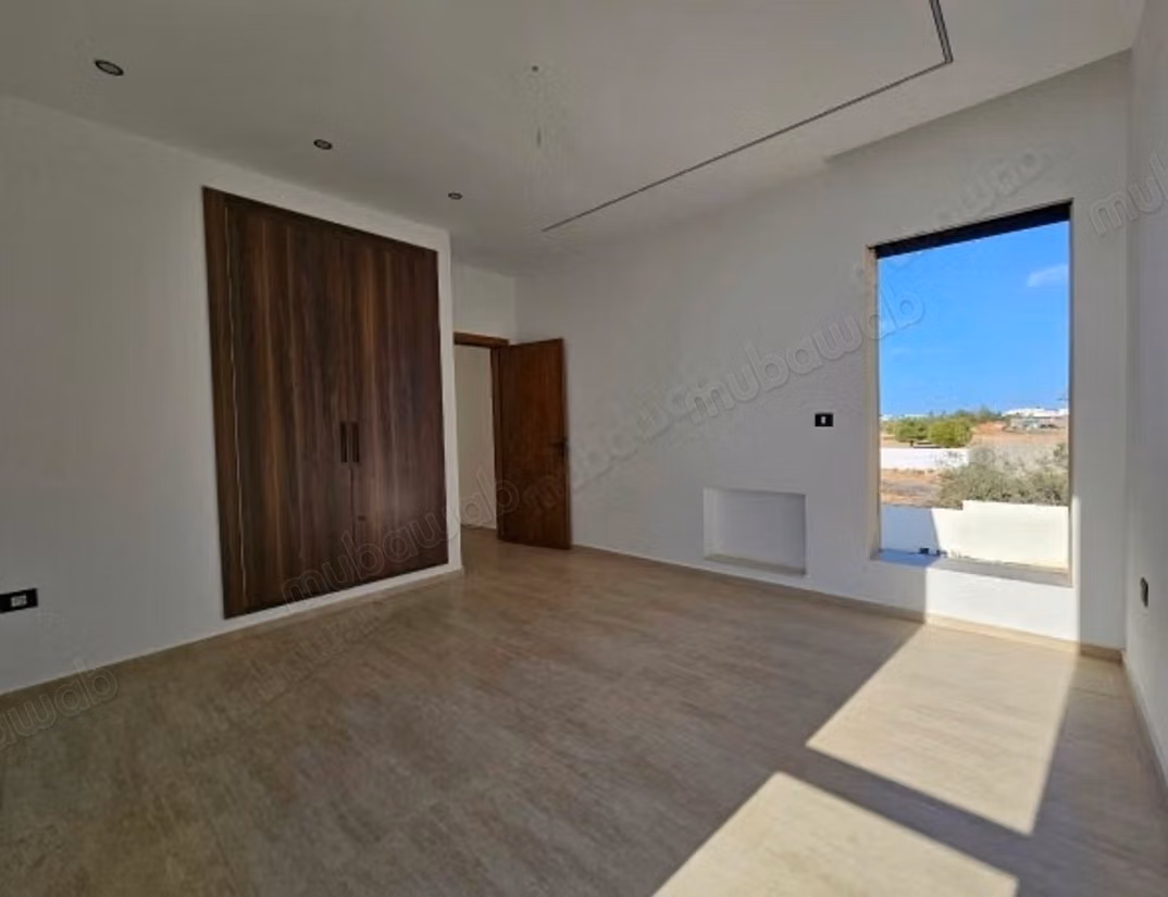 Villa di alta classe in vendita ad Aghir. Superficie totale 210 m². Piscina e aria condizionata