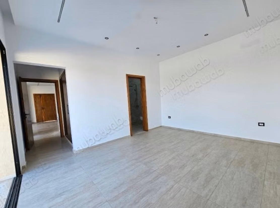 Villa di alta classe in vendita ad Aghir. Superficie totale 210 m². Piscina e aria condizionata