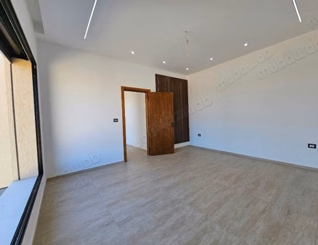 Villa di alta classe in vendita ad Aghir. Superficie totale 210 m². Piscina e aria condizionata