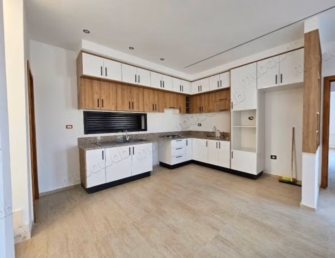 Villa di alta classe in vendita ad Aghir. Superficie totale 210 m². Piscina e aria condizionata