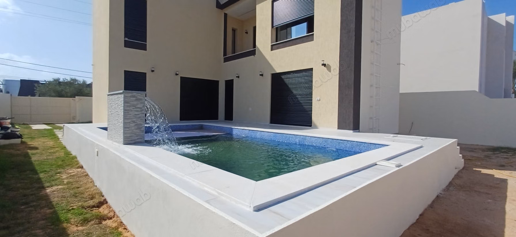Villa di alta classe in vendita ad Aghir. Superficie totale 210 m². Piscina e aria condizionata
