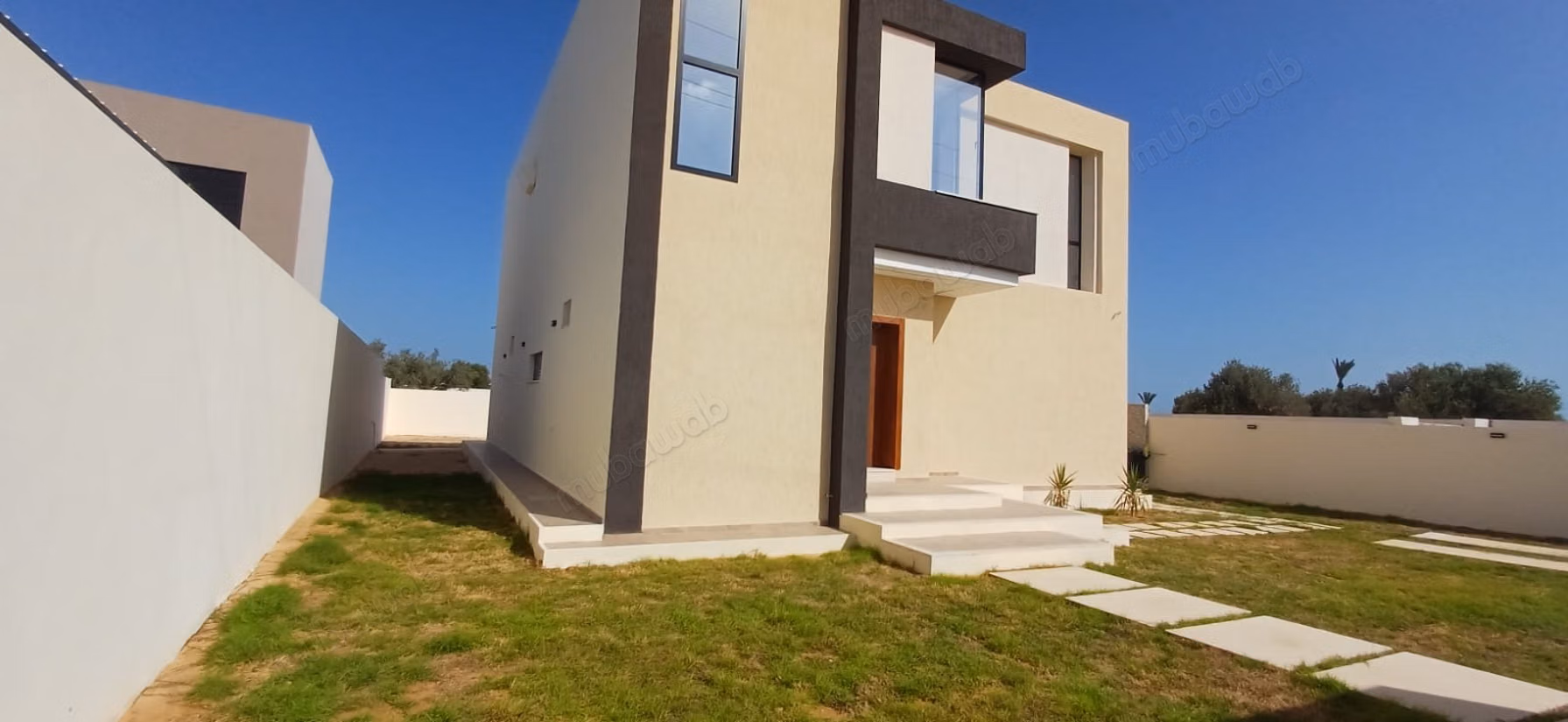Villa di alta classe in vendita ad Aghir. Superficie totale 210 m². Piscina e aria condizionata