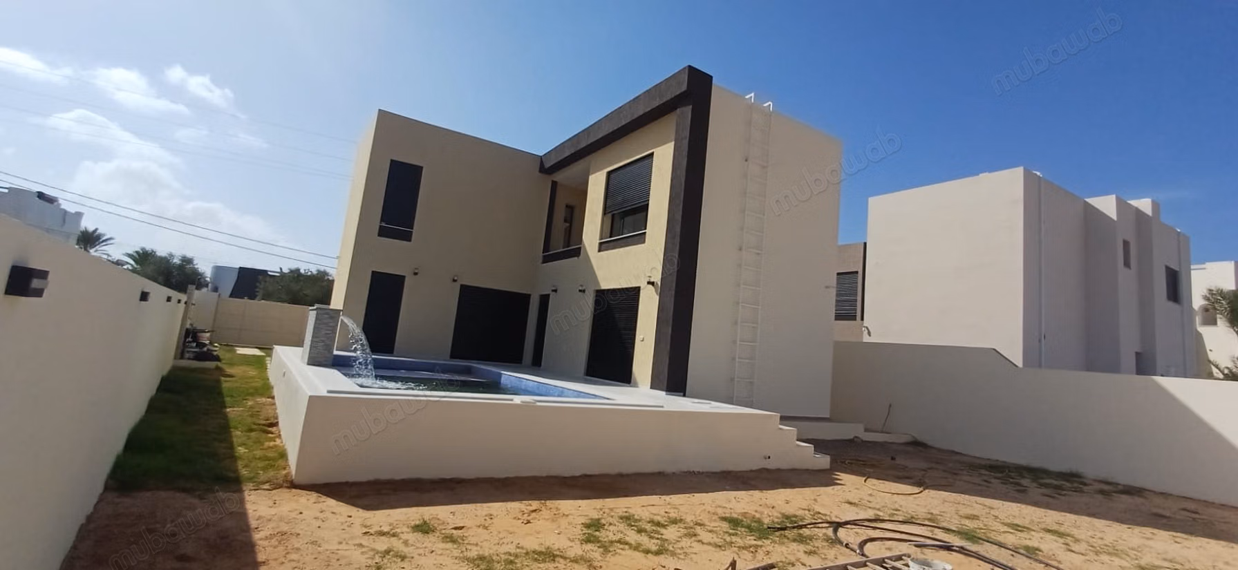 Villa di alta classe in vendita ad Aghir. Superficie totale 210 m². Piscina e aria condizionata
