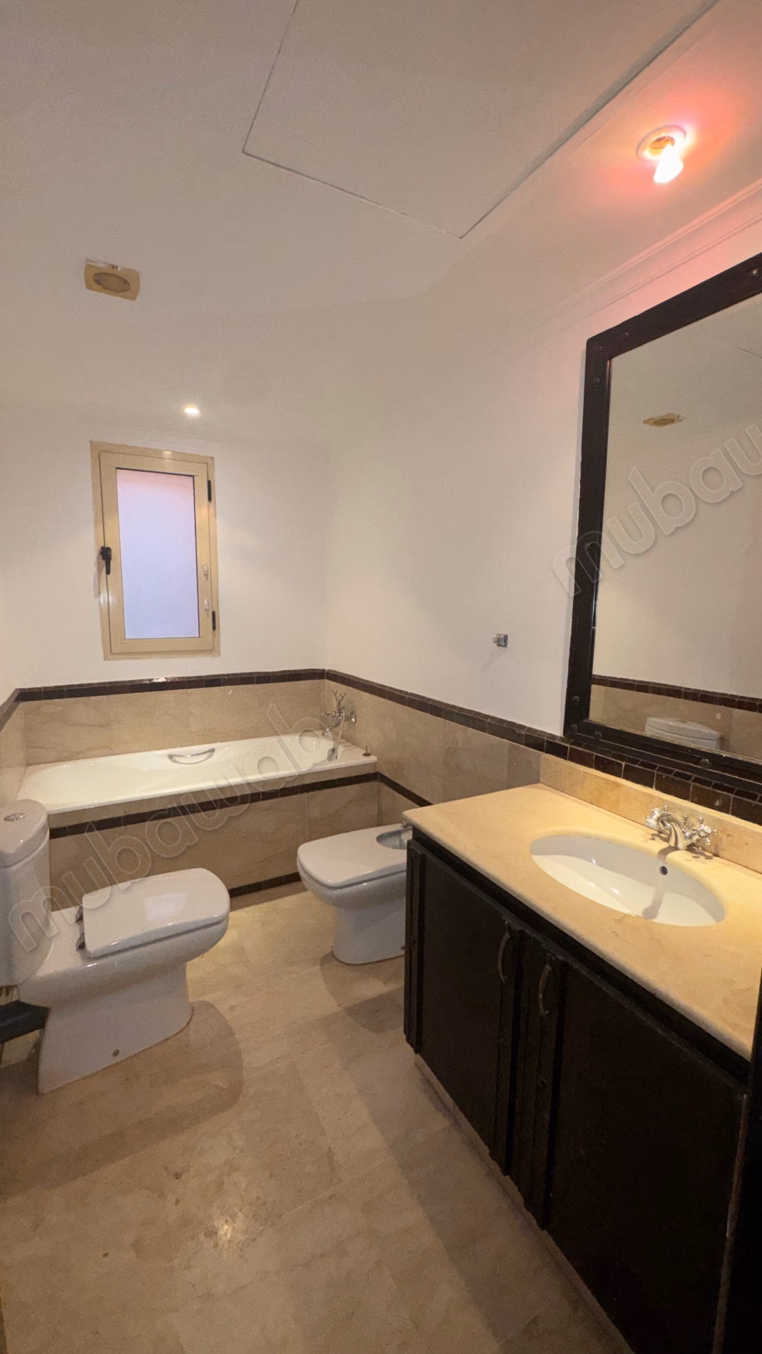 Superbe appartement à louer à Hivernage. 
4 pièces confortables. 
Piscine et service de Conciergerie