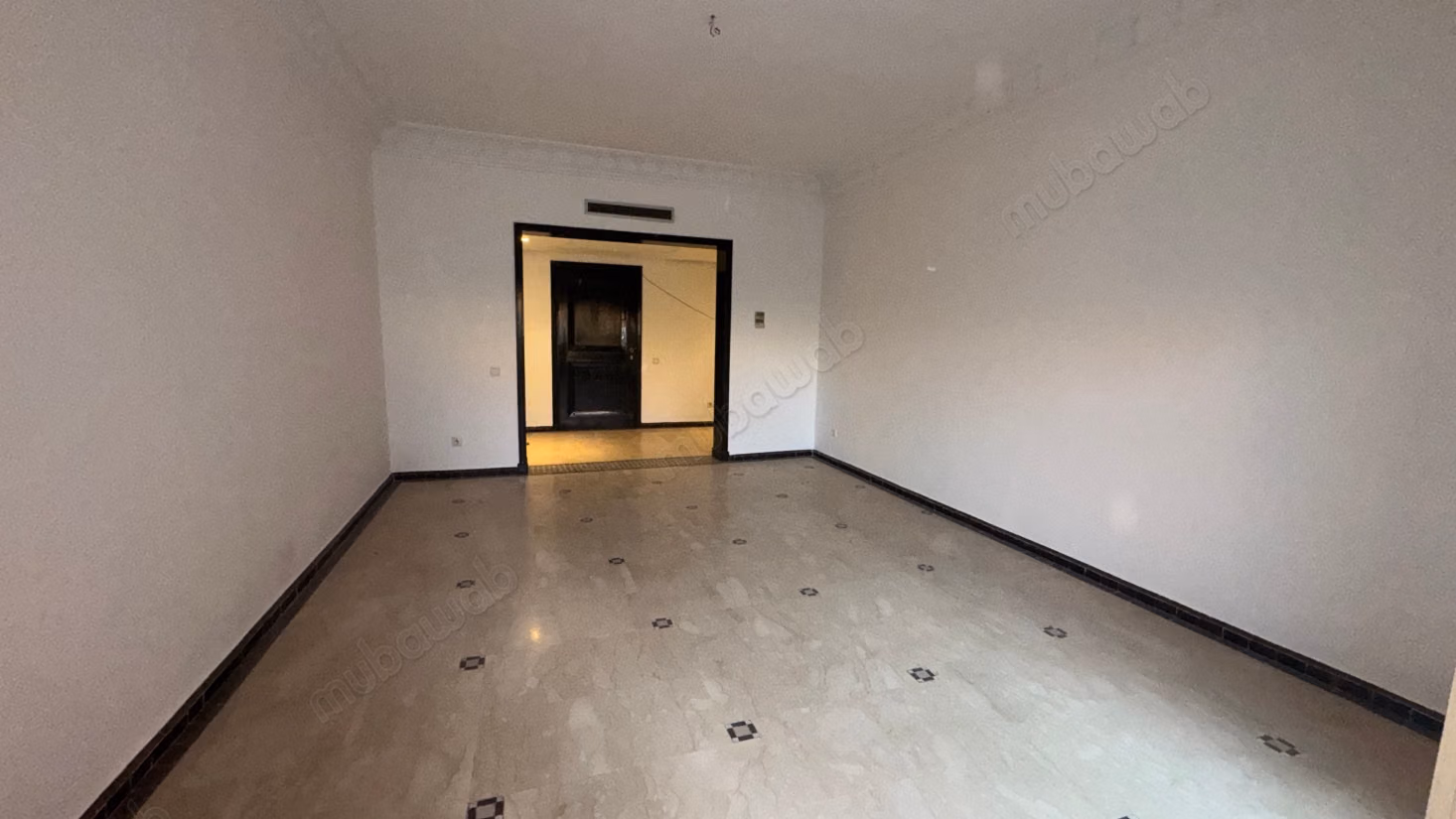 Superbe appartement à louer à Hivernage. 
4 pièces confortables. 
Piscine et service de Conciergerie