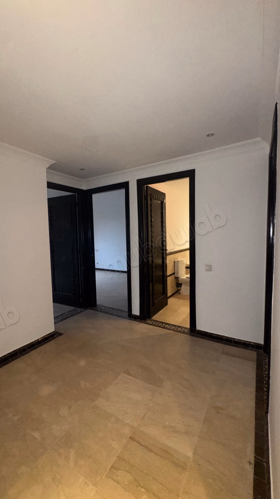 Superbe appartement à louer à Hivernage. 
4 pièces confortables. 
Piscine et service de Conciergerie