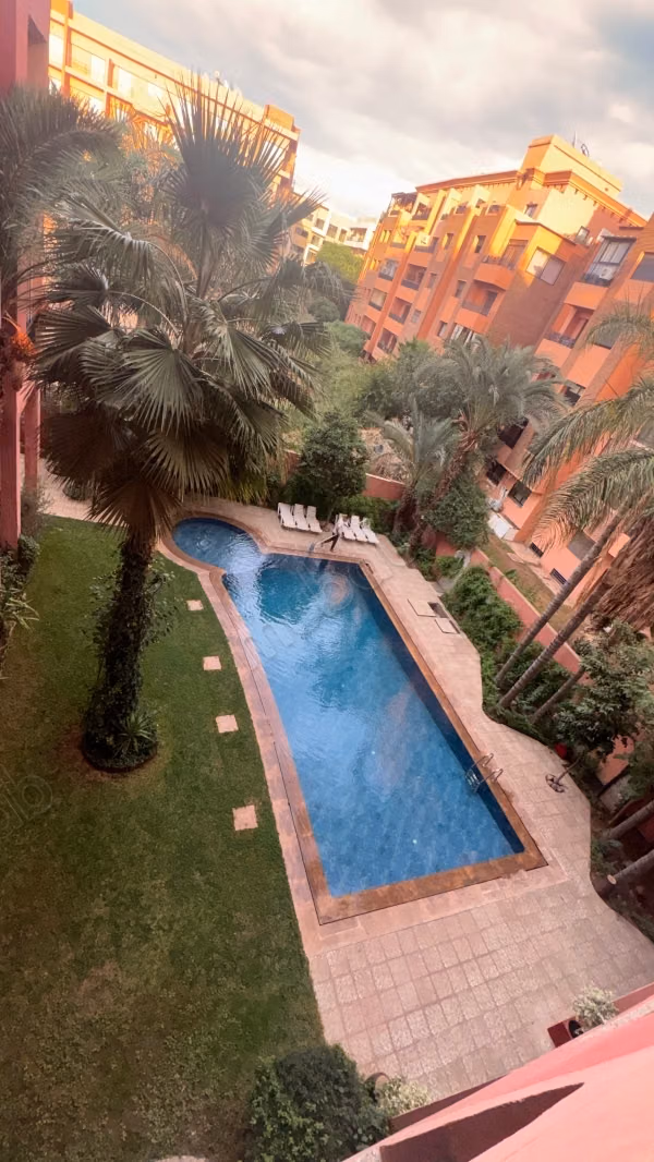 Superbe appartement à louer à Hivernage. 
4 pièces confortables. 
Piscine et service de Conciergerie