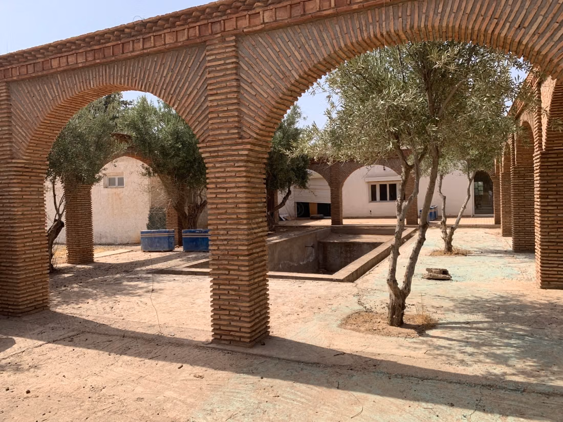 Villa sur Terrain Titré de 5 000 m² 
ROUTE FES