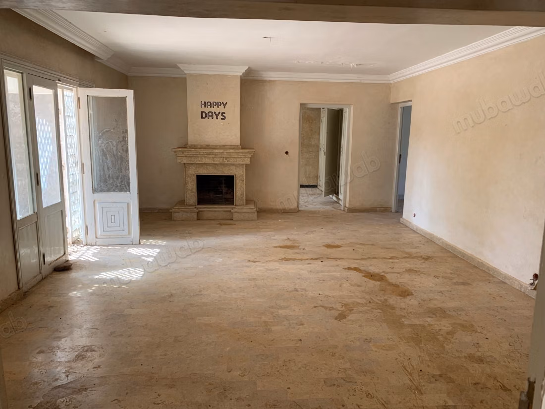 Villa sur Terrain Titré de 5 000 m² 
ROUTE FES