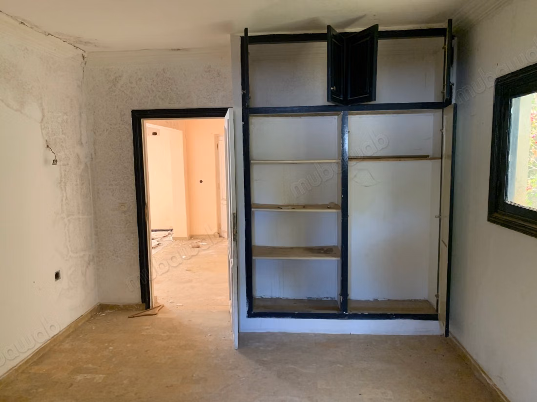 Villa sur Terrain Titré de 5 000 m² 
ROUTE FES
