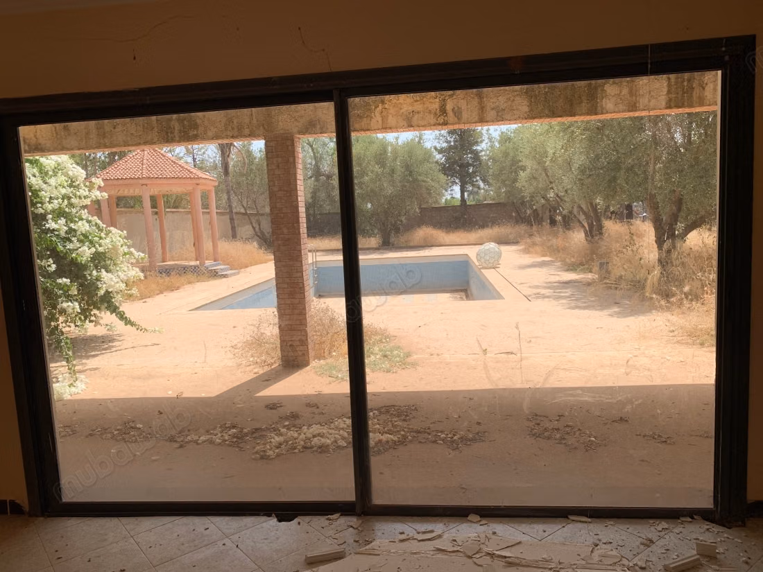 Villa sur Terrain Titré de 5 000 m² 
ROUTE FES