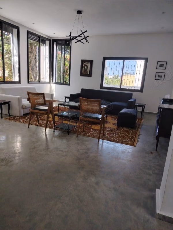 Prachtige villa te koop in het Hassan Centrum. Oppervlakte 409 m². Groene ruimte