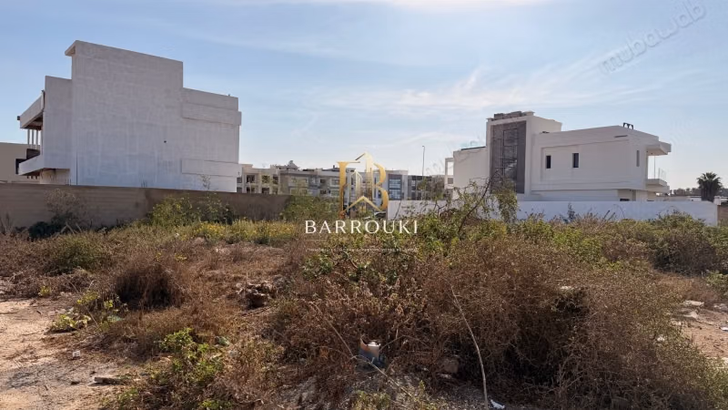 Corner plot of 444 m² in Dar Bouazza