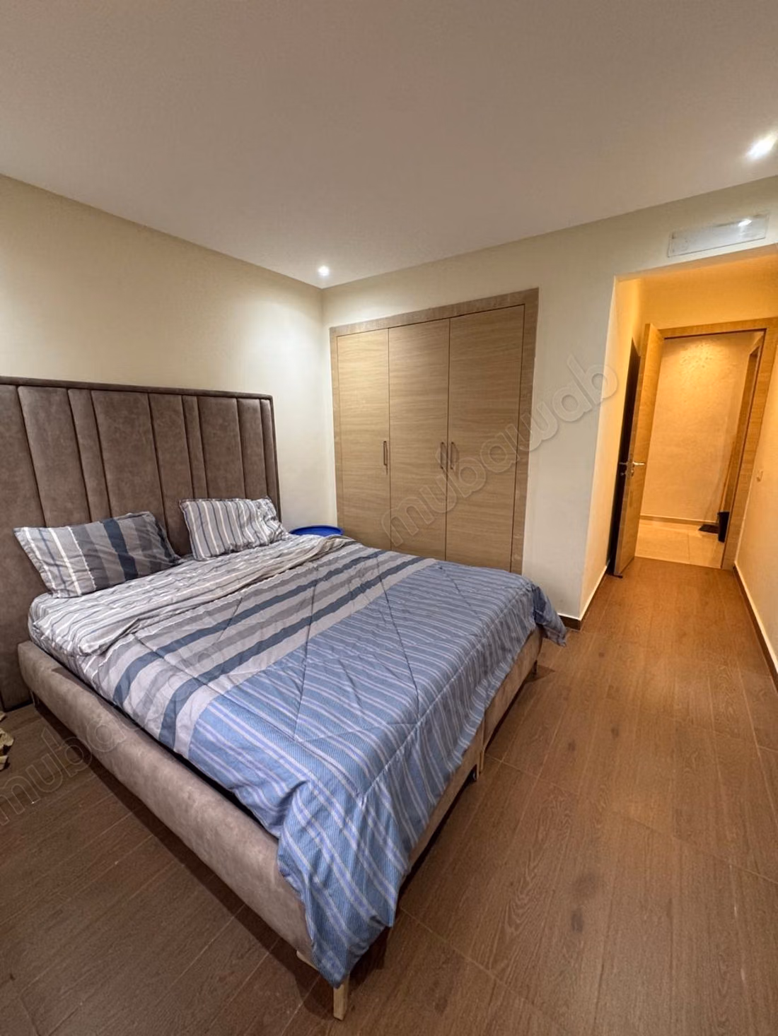 Appartement te huur op Boulevard Med 6. 3 grote kamers. Gemeubileerd