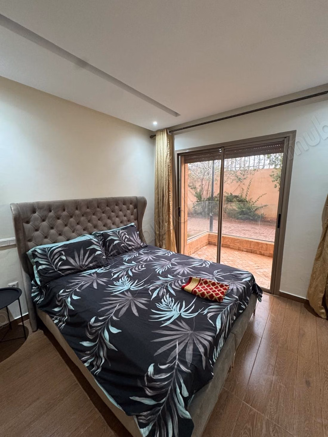 Appartement te huur op Boulevard Med 6. 3 grote kamers. Gemeubileerd