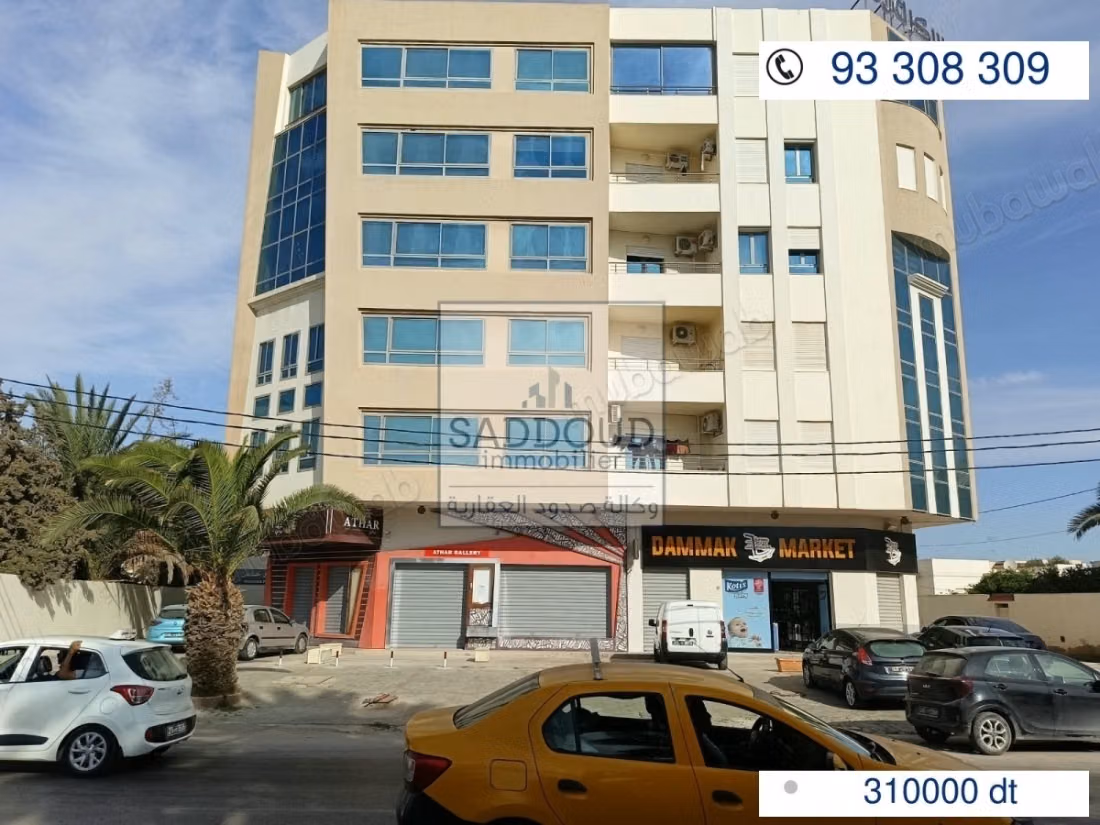 محل تجاري للبيع بمساحة 70 متر مربع