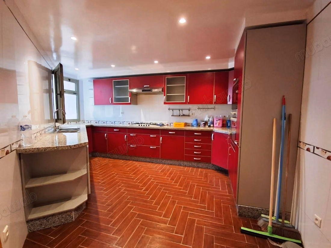 Bel appartement spacieux louer 
Hay riad