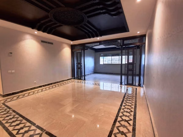 Bel appartamento spazioso in affitto a Hay Riad