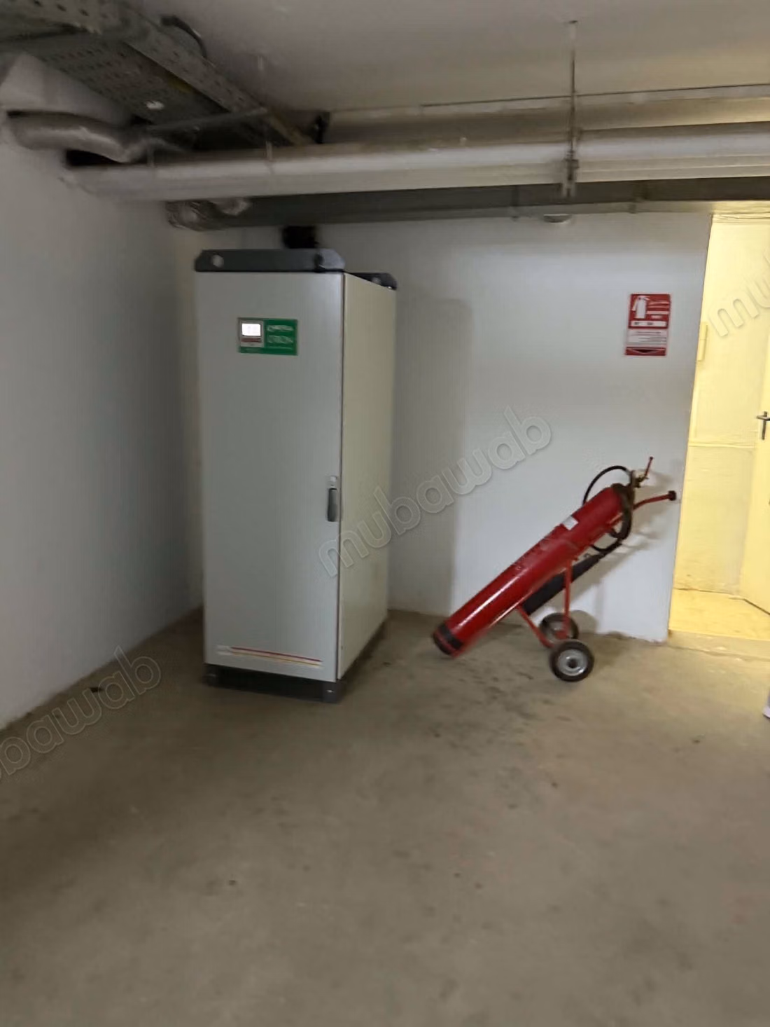 Bellissimi uffici in affitto a Cité des Jardins. Superficie 1000 m². Riscaldamento centralizzato e porta blindata