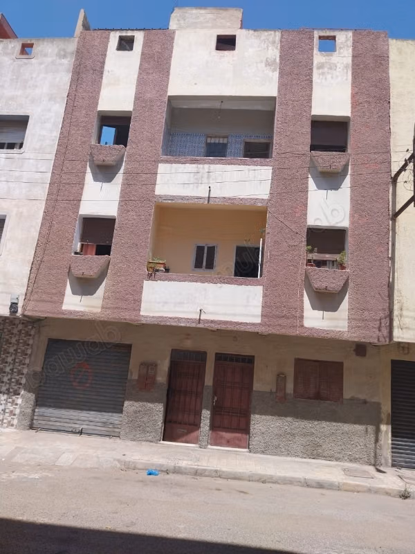 Immeuble 3 appartements et garage en plein cœur d'Oulfa