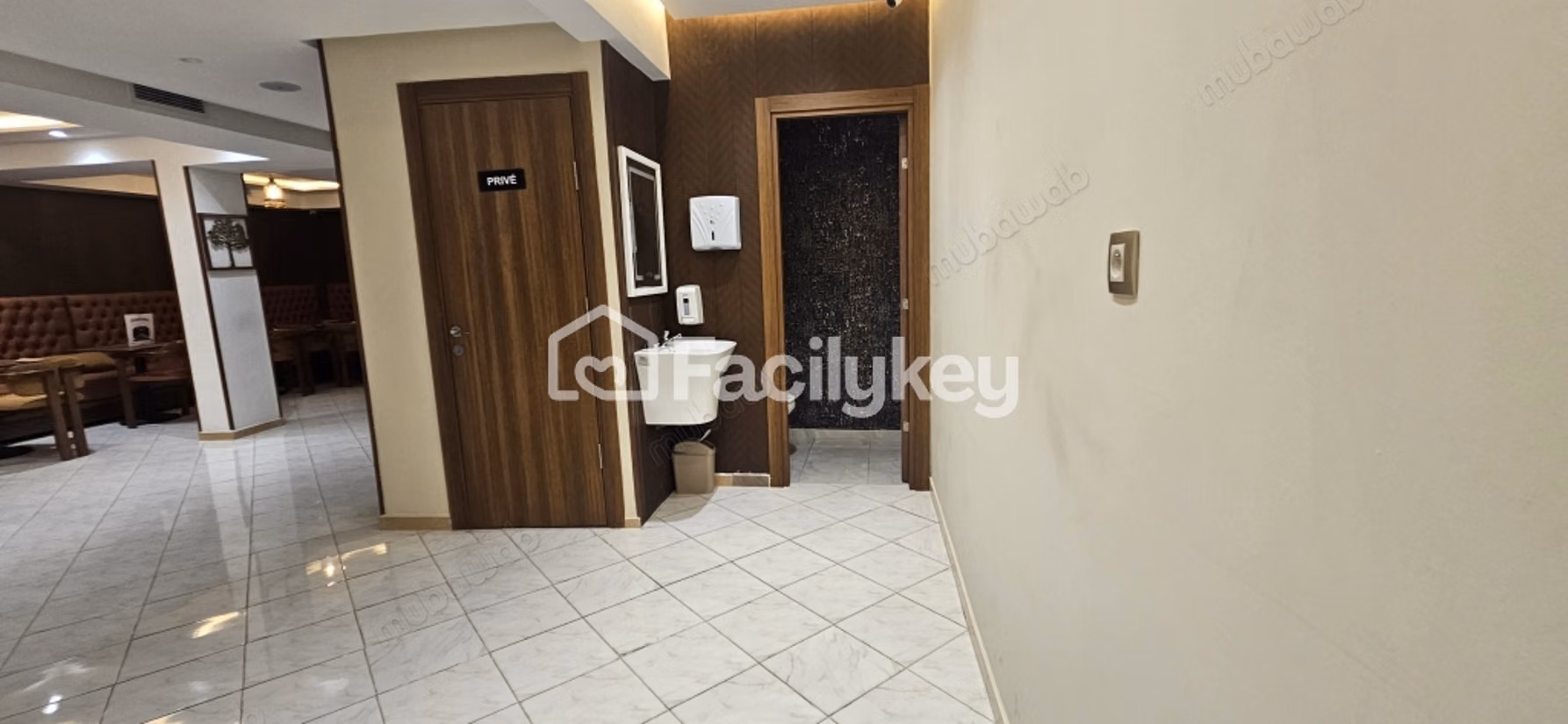 Local commercial de 230 m² à Casablanca