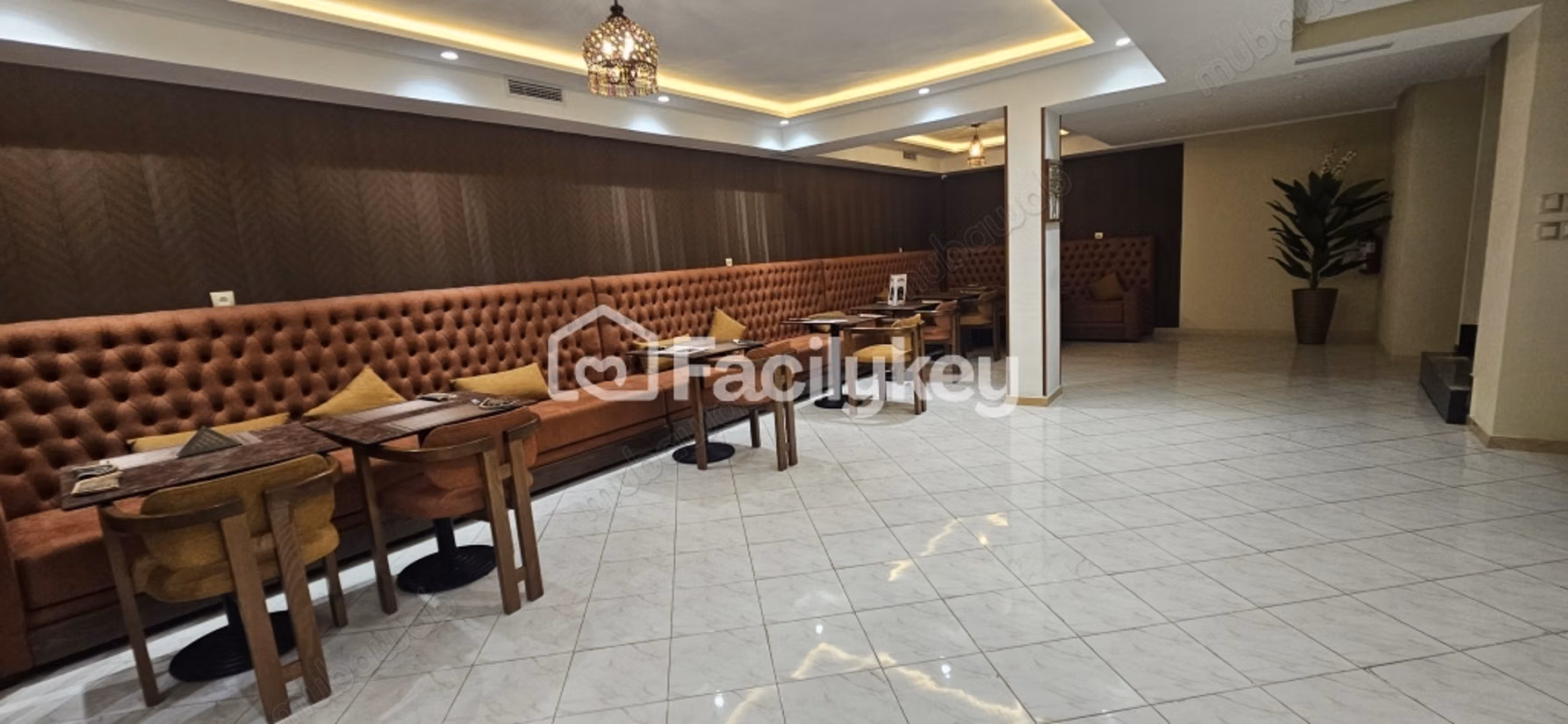 Local commercial de 230 m² à Casablanca
