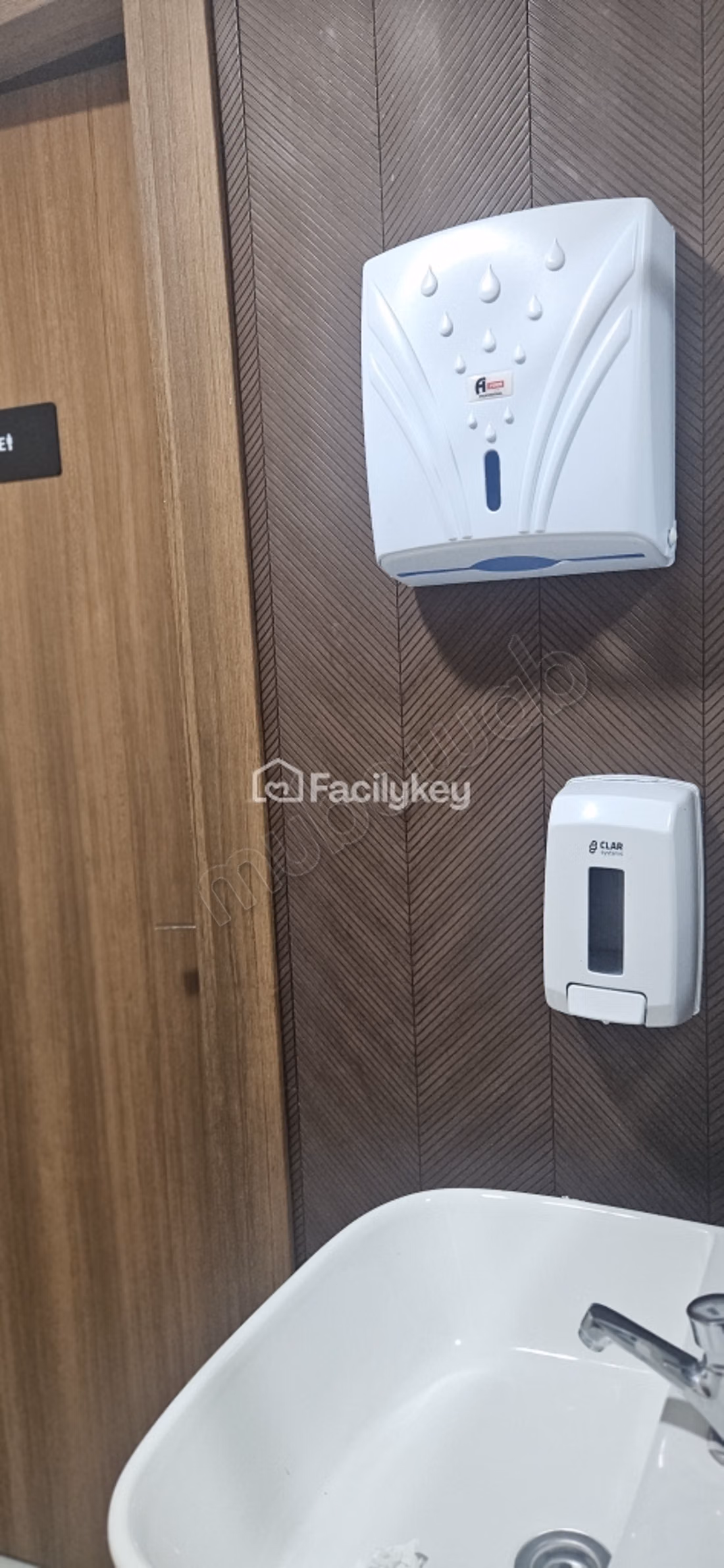 Local commercial de 230 m² à Casablanca