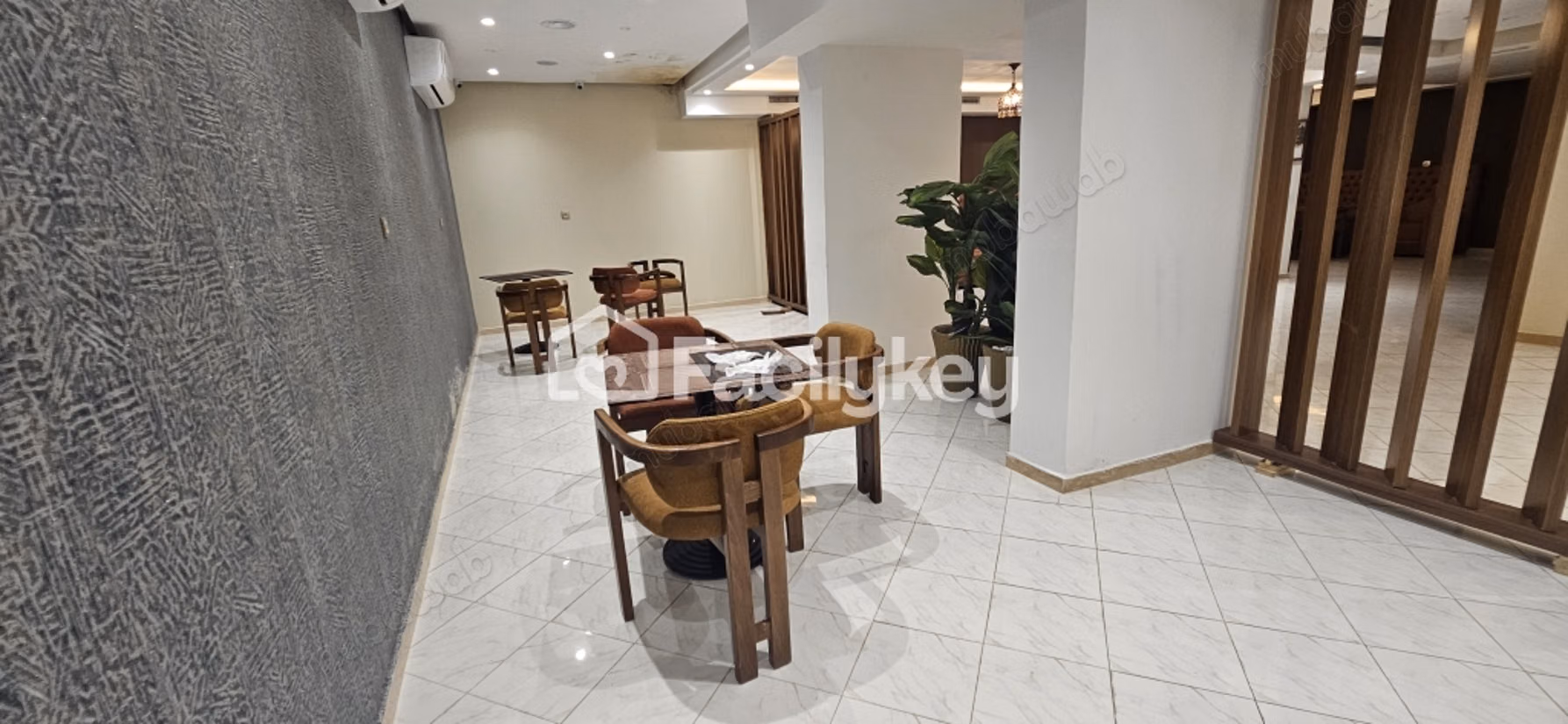 Local commercial de 230 m² à Casablanca