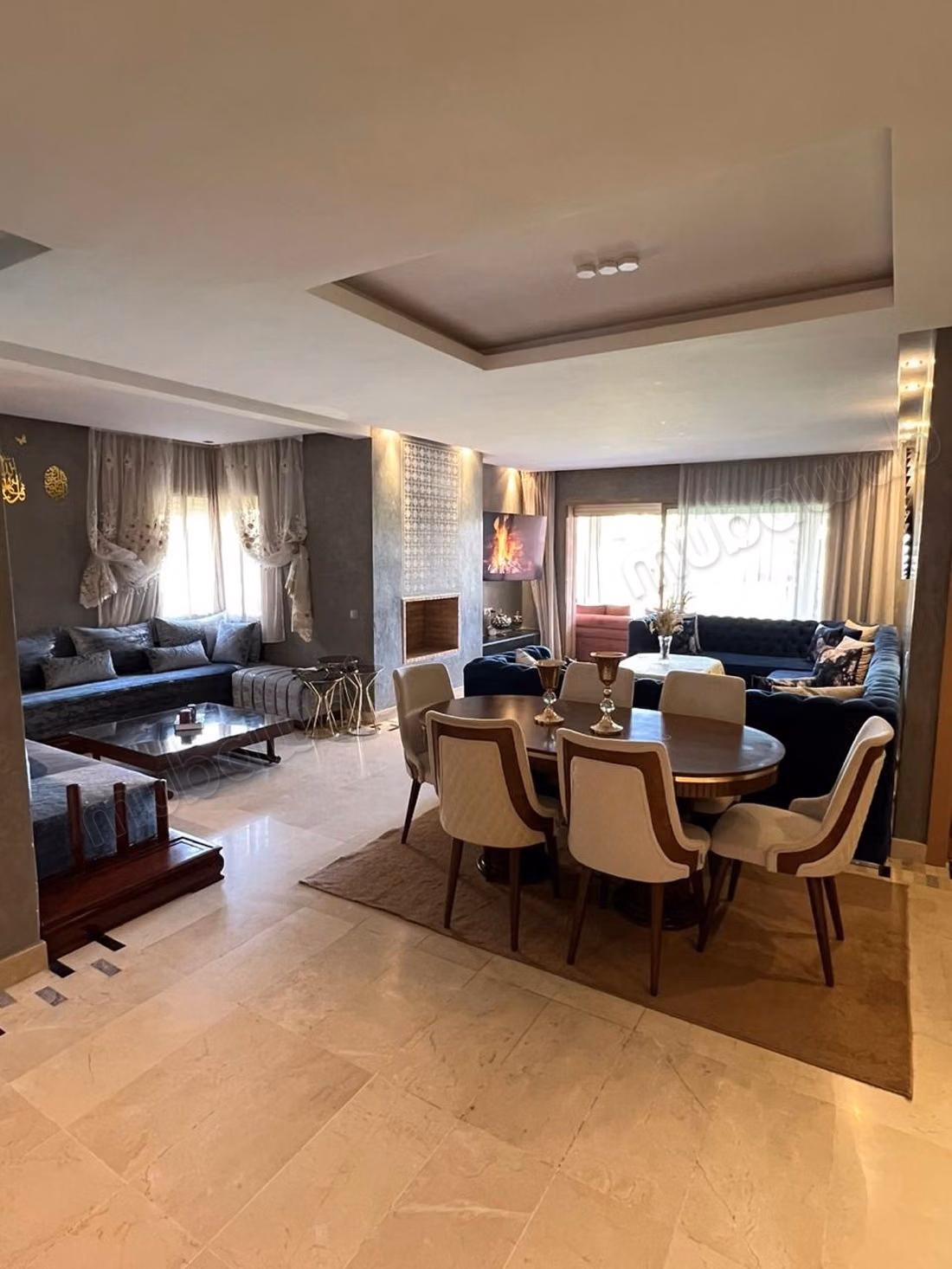 Appartements à louer sur le Boulevard Med 6. 3 chambres. Cheminée et gardien de résidence