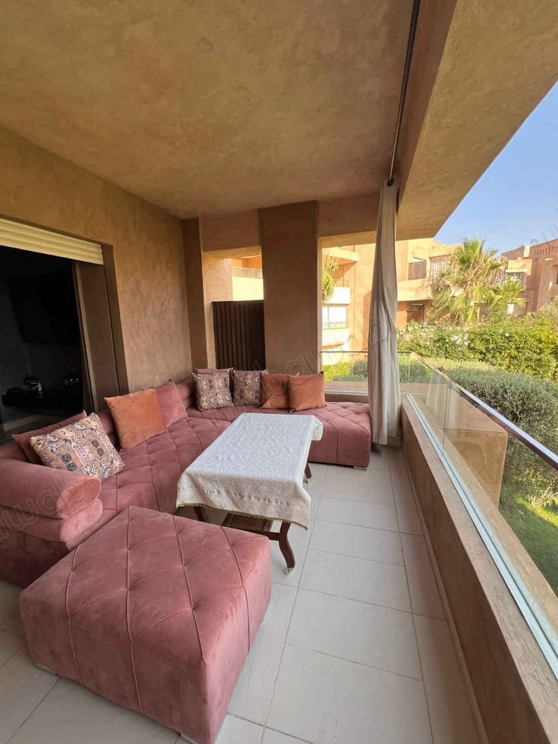 Appartements à louer sur le Boulevard Med 6. 3 chambres. Cheminée et gardien de résidence