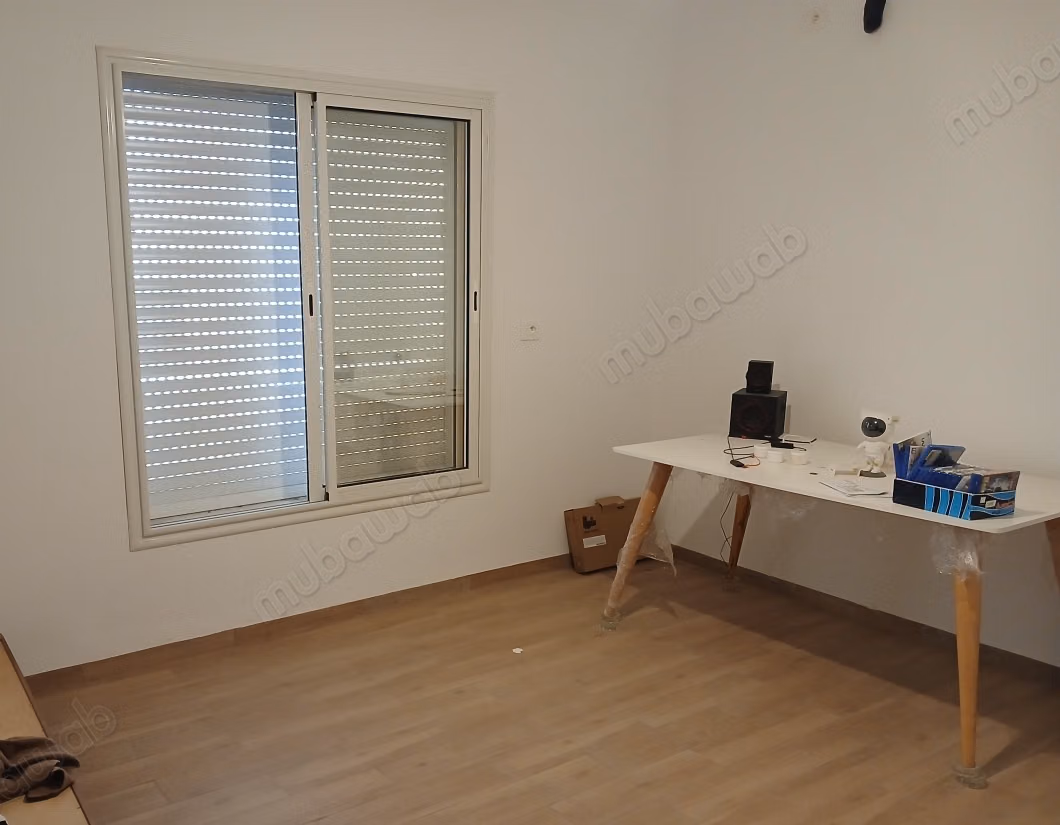 Appartement à louer à Hammam Chatt. Surface totale 170 m². Porte sécurisée et chauffage central