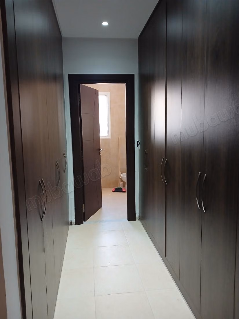 Appartement à louer à Hammam Chatt. Surface totale 170 m². Porte sécurisée et chauffage central