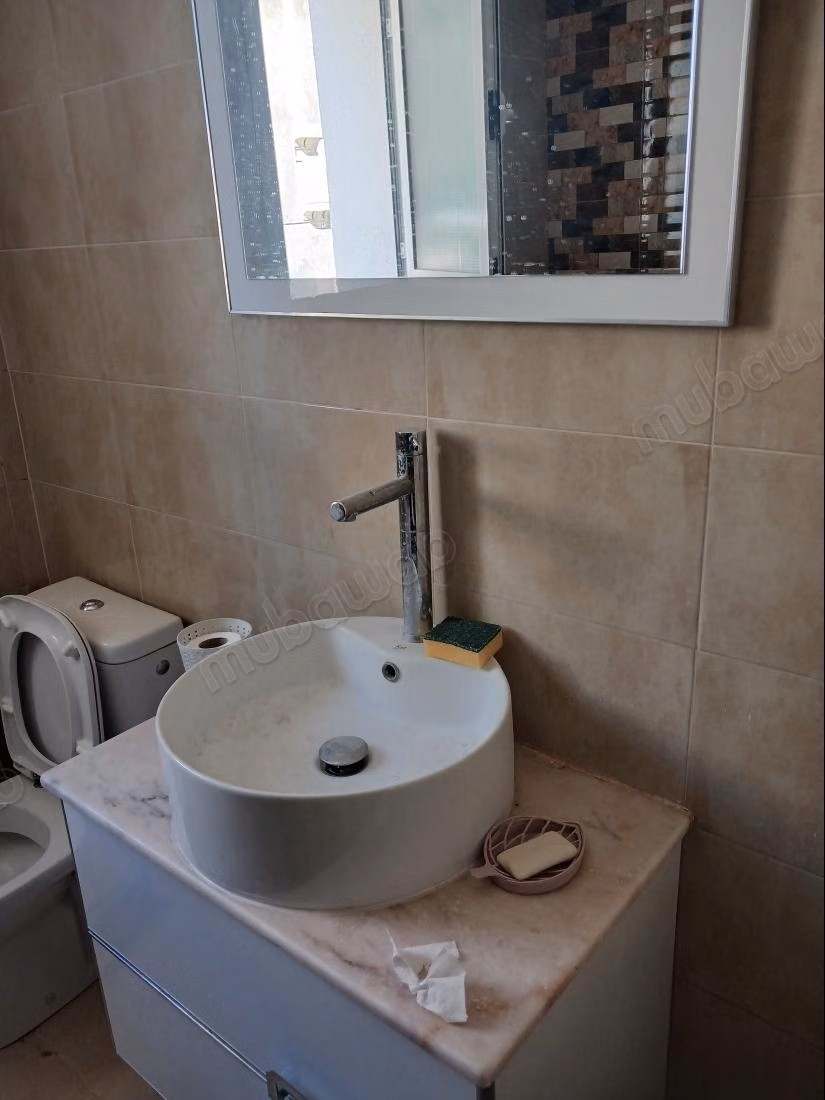 Appartement à louer à Hammam Chatt. Surface totale 170 m². Porte sécurisée et chauffage central